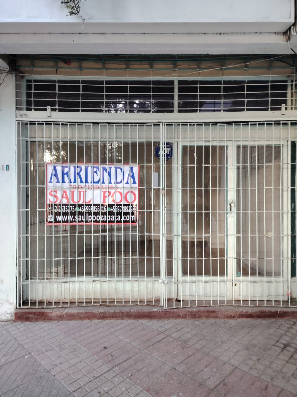 LOCAL COMERCIAL A PASOS DE PLAZA DE ARMAS.-